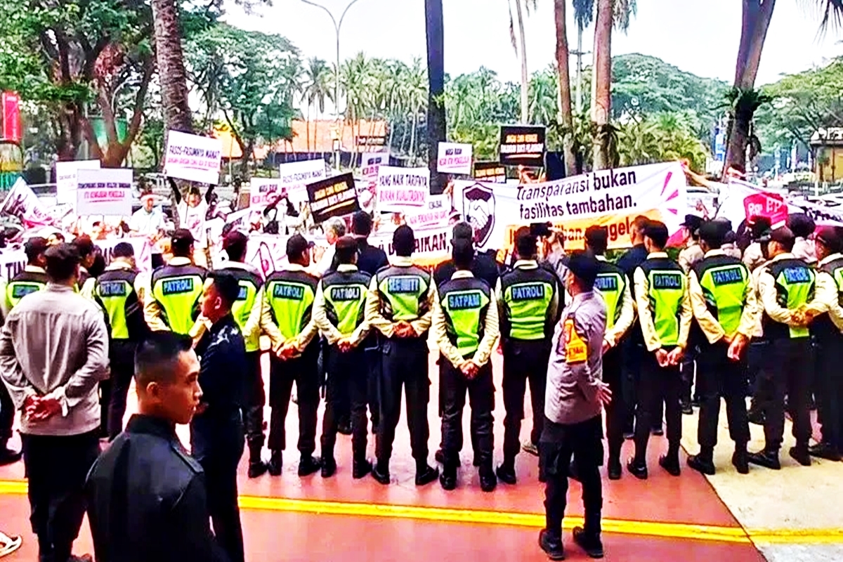 Cicilan Lunas Bertahun-tahun tapi Belum SHM? Tarif Iuran Bengkak Tanpa Transparansi, Ratusan Warga Lippo Karawaci Geruduk Menara Matahari