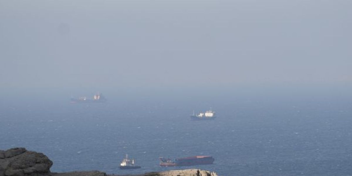 Terpantau dari Langit Kapal-Kapal Mulai Berani Melintas di Selat Hormuz, Tapi Masih Sepi