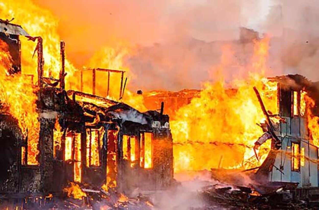 Diduga Gegara Bakar Sampah Sembarangan, Bengkel di Cengkareng Ludes Dilahap Api