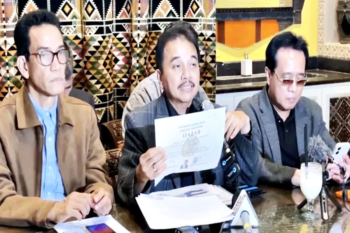 Heboh! Roy Suryo Bongkar Temuan Fatal di Ijazah Jokowi: Bukan 'Gadjah Mada', Tapi 'Gadhaj Adam'?