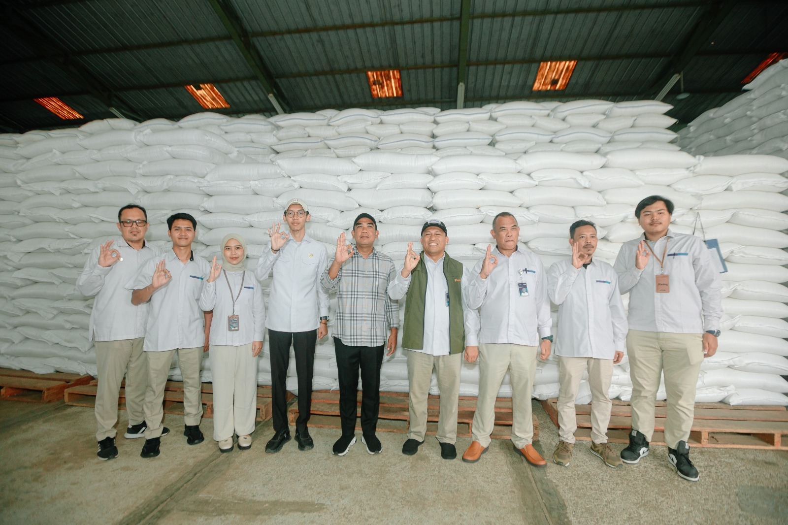 Tinjau Gudang Beras Lebak-Pandeglang, Anggota DPR RI Ali Zamroni Pastikan Stok Pangan Aman