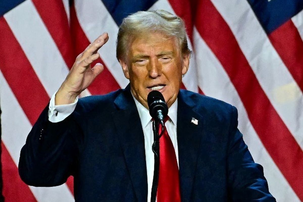 Trump Klaim Iran di Ambang Runtuh, Minta AS Buka Selat Hormuz Segera