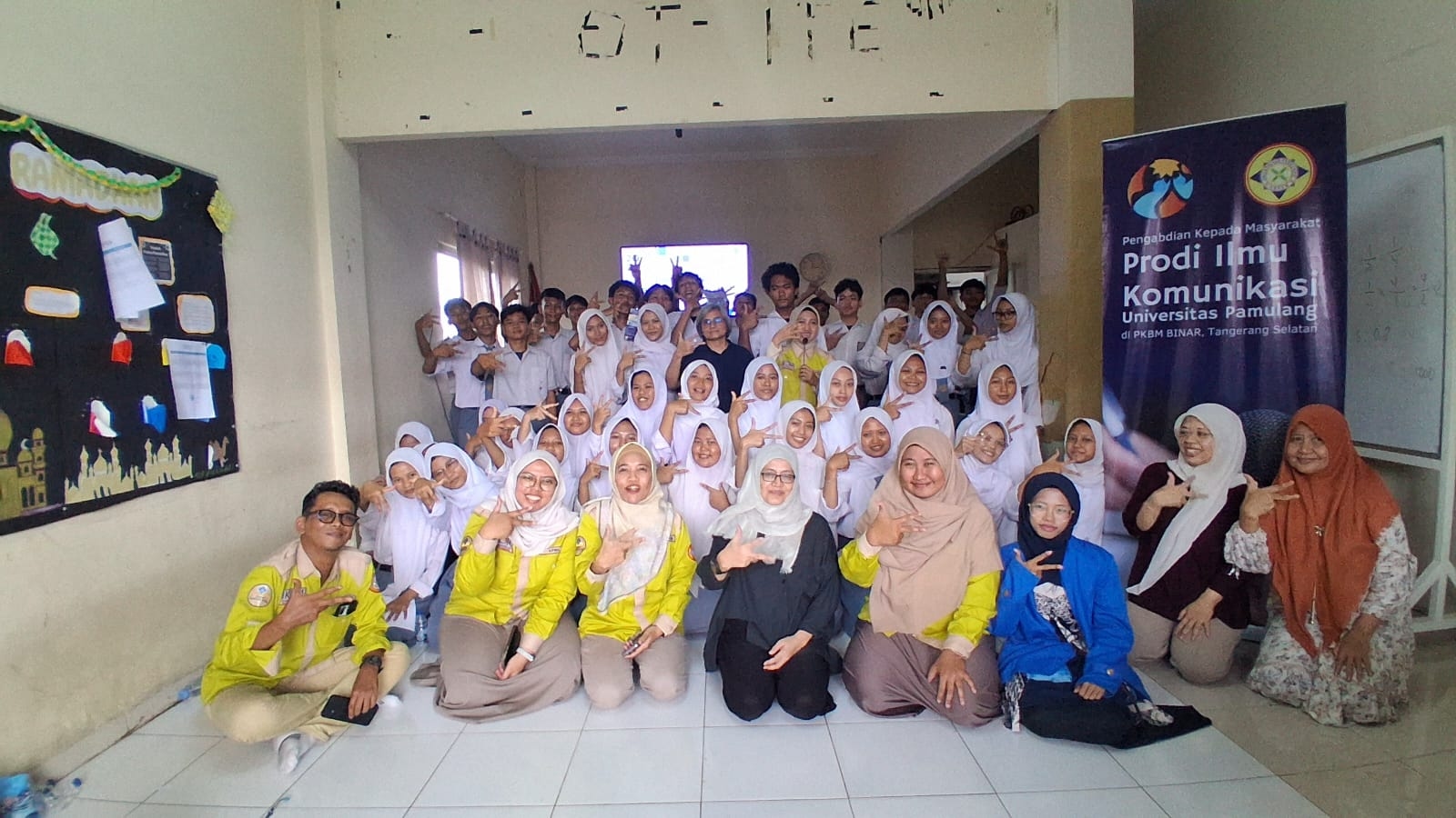 PKM UNPAM: Edukasi Communipreneur dan Etika Komunikasi Digital di SMA PKBM Binar Ciputat