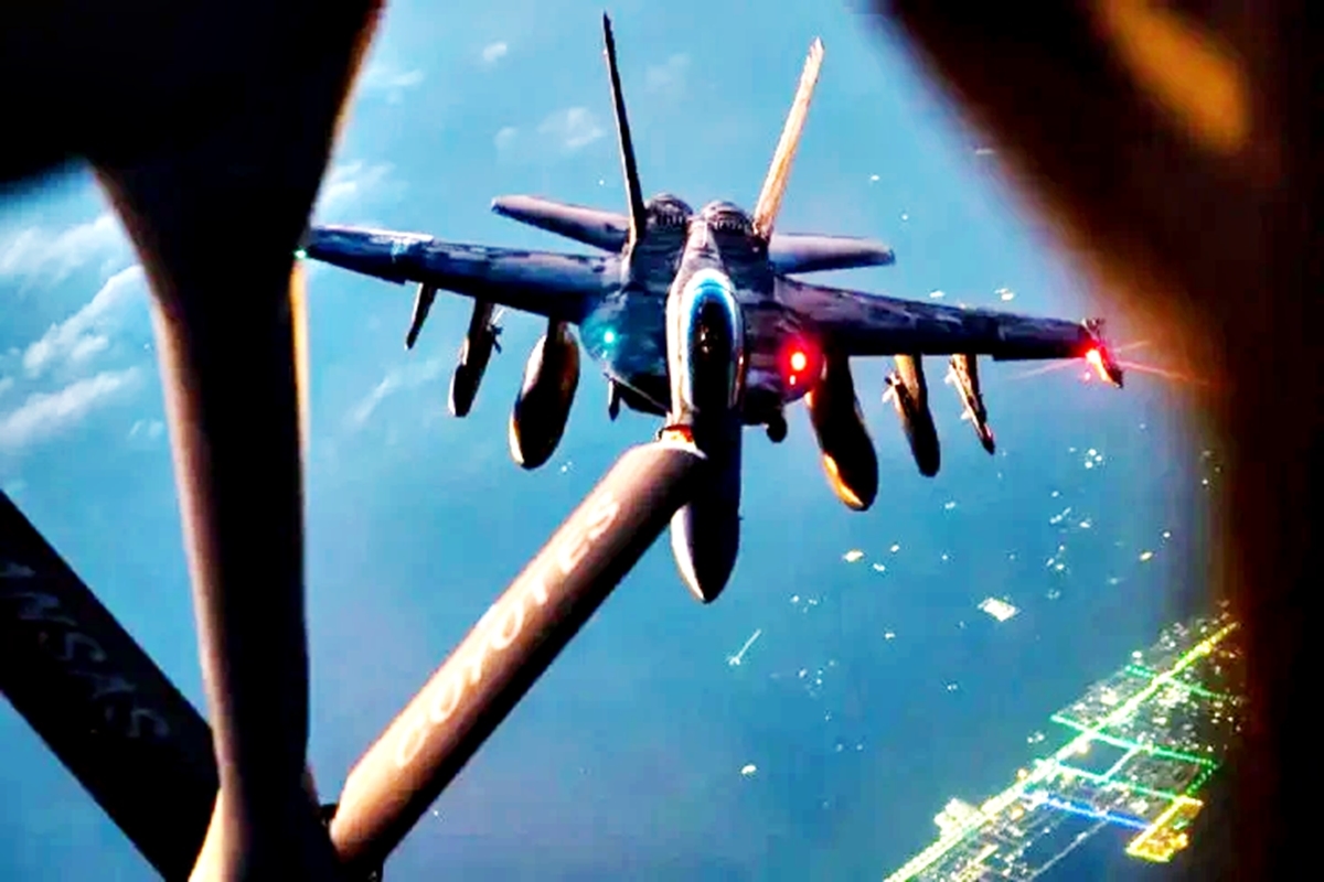 Gedung Putih Umumkan Damai, Tapi Jet F/A-18 AS Baru Saja Rudal Kapal Tanker Iran: Apakah Trump Tipu Dunia?