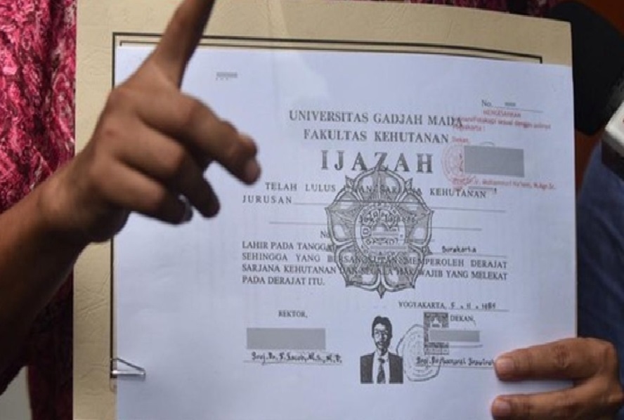 Refly Harun Bongkar Kejanggalan Foto Ijazah Jokowi, Pernyataannya Picu Heboh