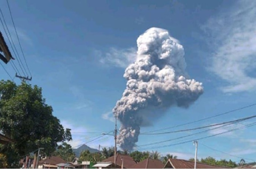 Dunia Heboh Letusan Gunung Dukono Tewaskan 3 Pendaki, Media Asing Soroti Kronologinya