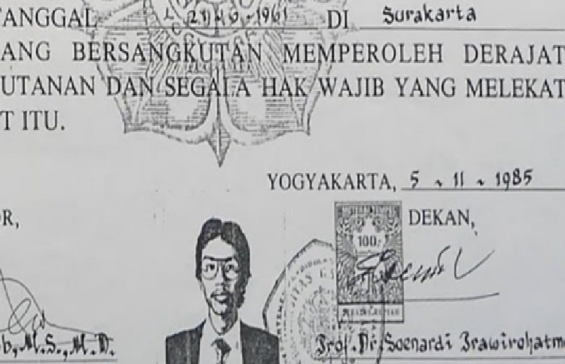 Refly Harun Bongkar Kejanggalan Foto Ijazah Jokowi, Pria Berkumis Itu Disebut Bukan Presiden Ke-7 Indonesia