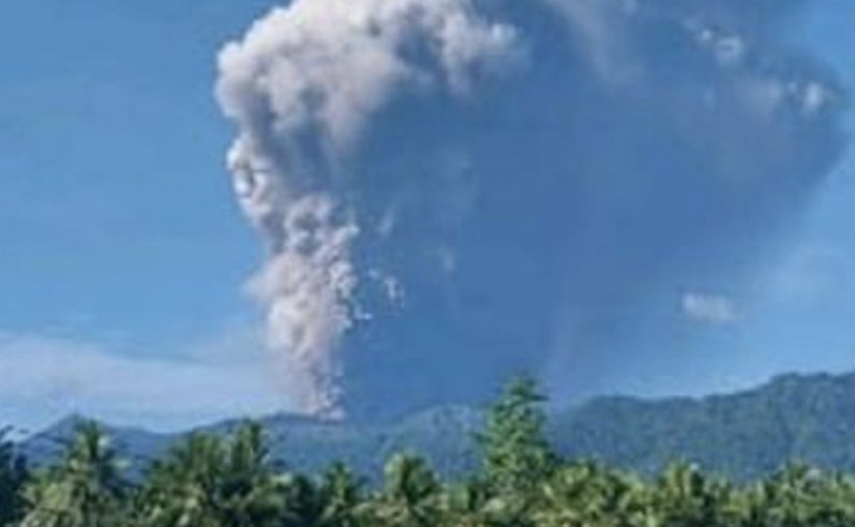 Mengaku Cuma Bisa Nonton, Tour Guide Indonesia Buka-bukaan Perihal Letusan Gunung Dukono,