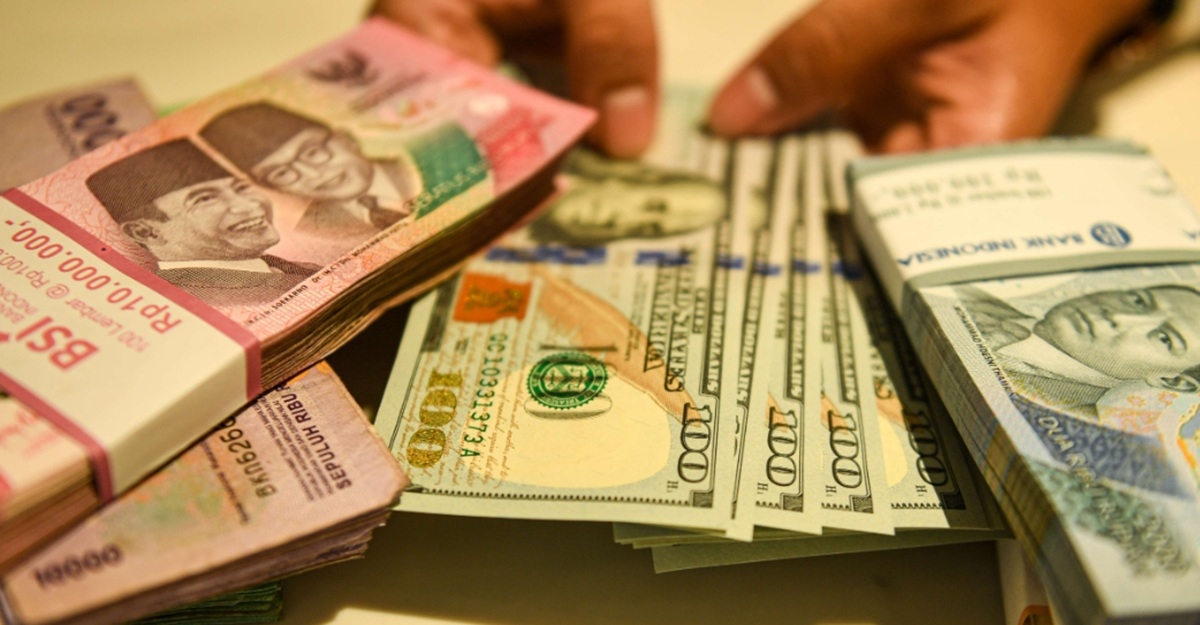 Rupiah Tembus Rp17.500 per Dolar AS, IHSG Ikut Anjlok ke Zona Merah