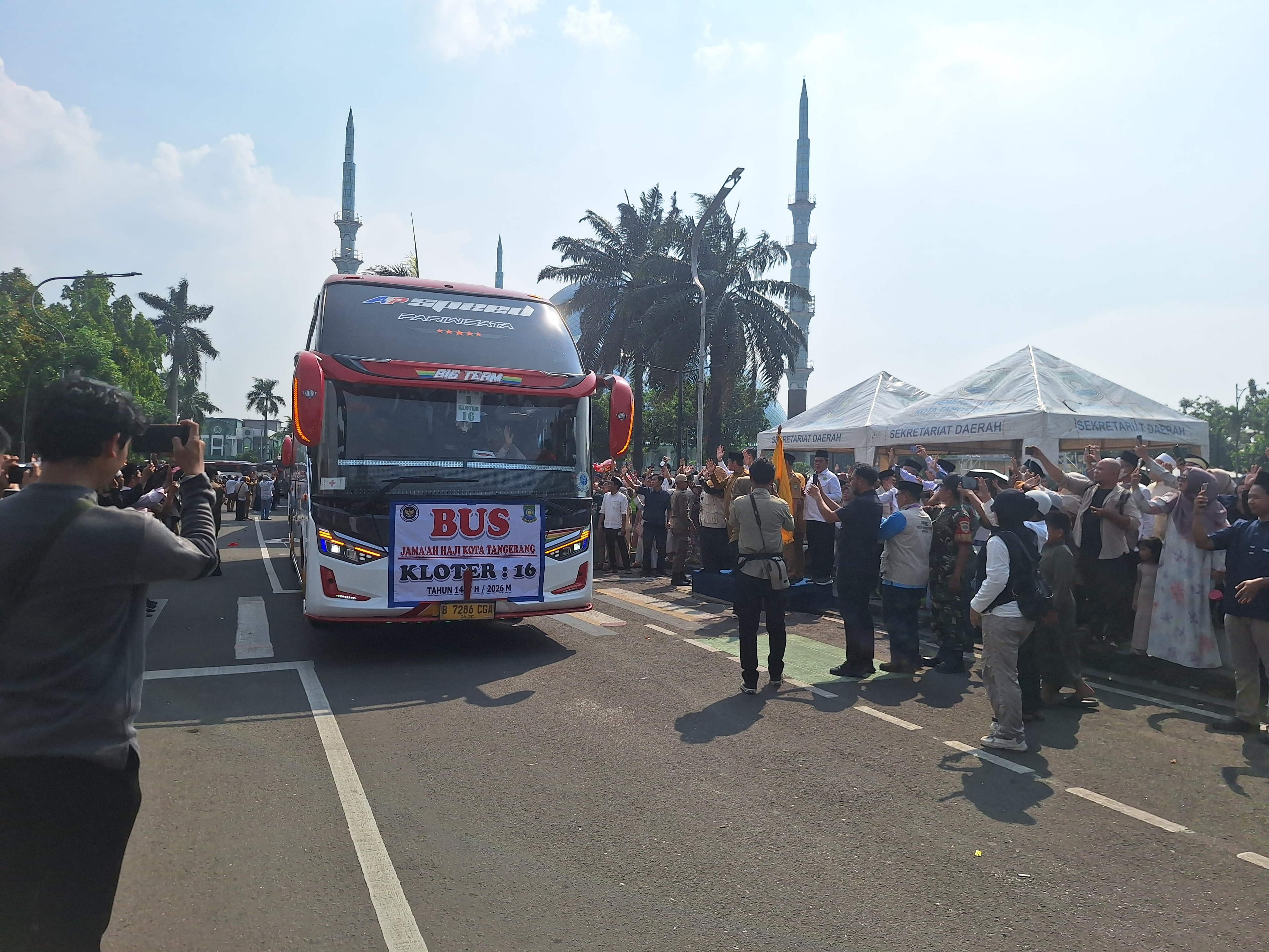 393 Jamaah Haji Kota Tangerang Diberangkatkan, Pemkot Ingatkan Ancaman Cuaca Ekstrem