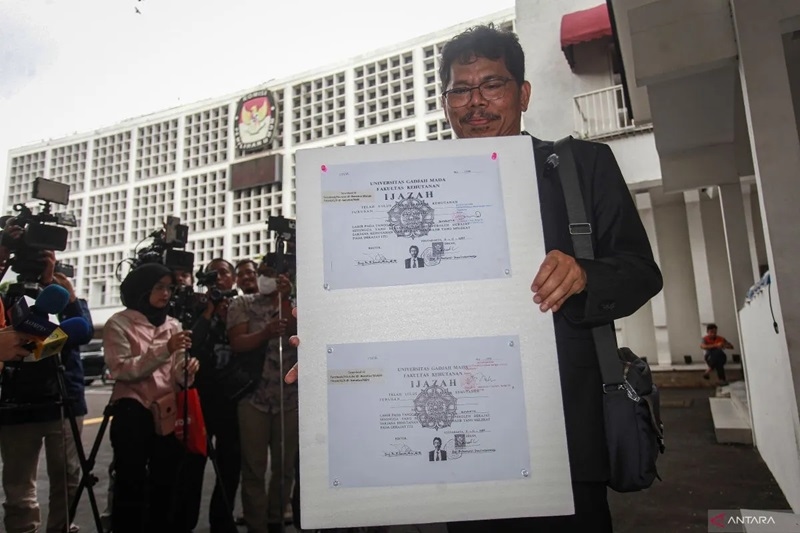 Sosok Bonatua Silalahi Jadi Sorotan Usai Terbitkan Buku Berjudul Ijazah Jokowi Tidak Ada