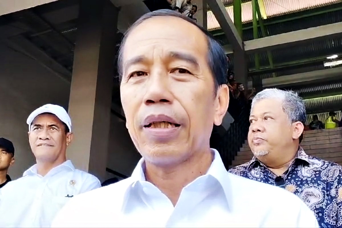 Rencana Jokowi Keliling Indonesia Juni Ini Dikritik Tajam: 'Boleh Saja, Asal Bawa Ijazah Asli!'