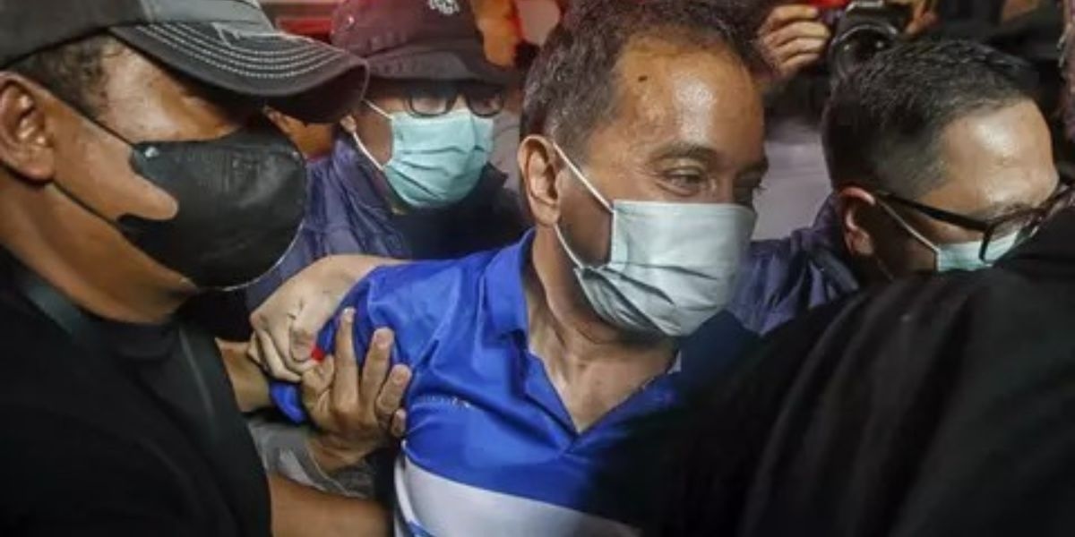 Babak Baru Kasus Ijazah Jokowi! Roy Suryo dan dr Tifa Segera Duduk di Kursi Terdakwa, Bukan Tersangka?