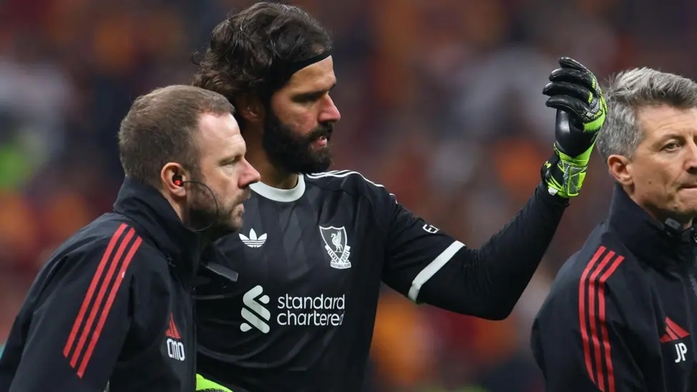 Alisson Masuk Jajaran Kapten Liverpool, tetapi Ada Aturan yang Membatasi Perannya