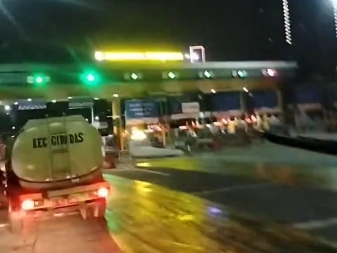 Truk Air Damkar Tertahan di Tol Janger Gara-gara E-Tol, Pemadaman TPS Pinang Sempat Terhambat