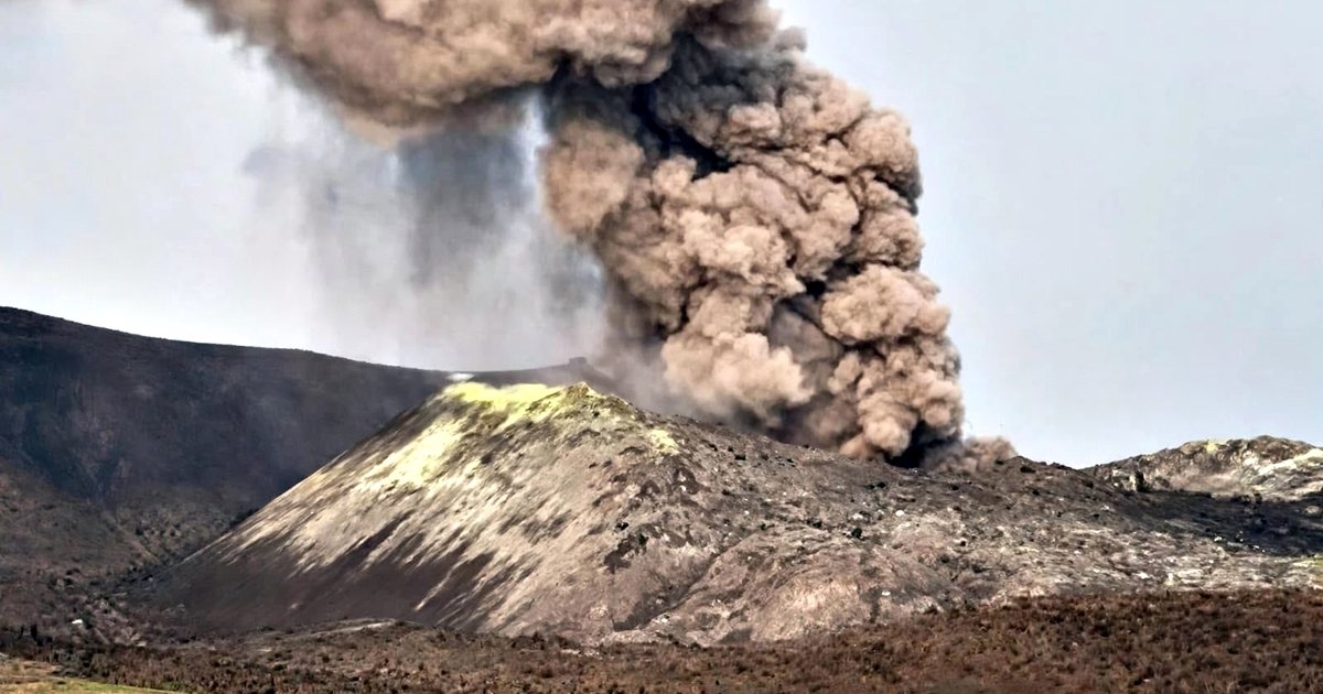 Stop Nekat Snorkeling dan Mendaki! Gunung Anak Krakatau Resmi Tertutup untuk Wisata