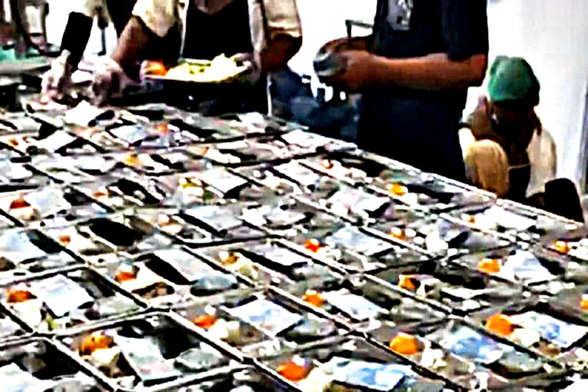 Bikin Geger! Kotak Makan Bergizi Gratis di Bangkalan Berisi Uang Rp50.000, Ternyata Ini Sosok 'Malaikat' di Baliknya