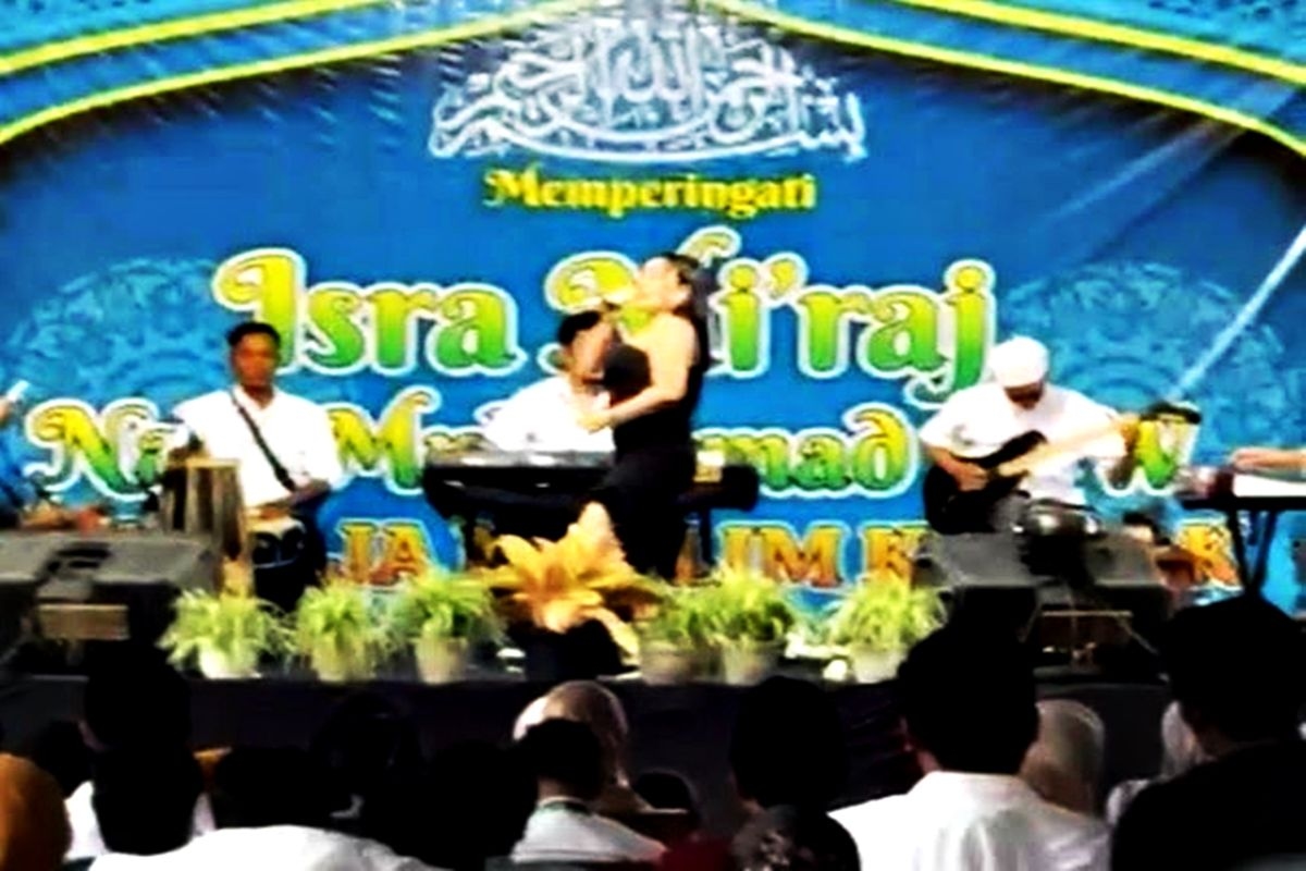 Geger! Biduan Dangdut 'Goyang' Panggung Isra Mikraj di Banyuwangi, Panitia Akhirnya Buka Suara