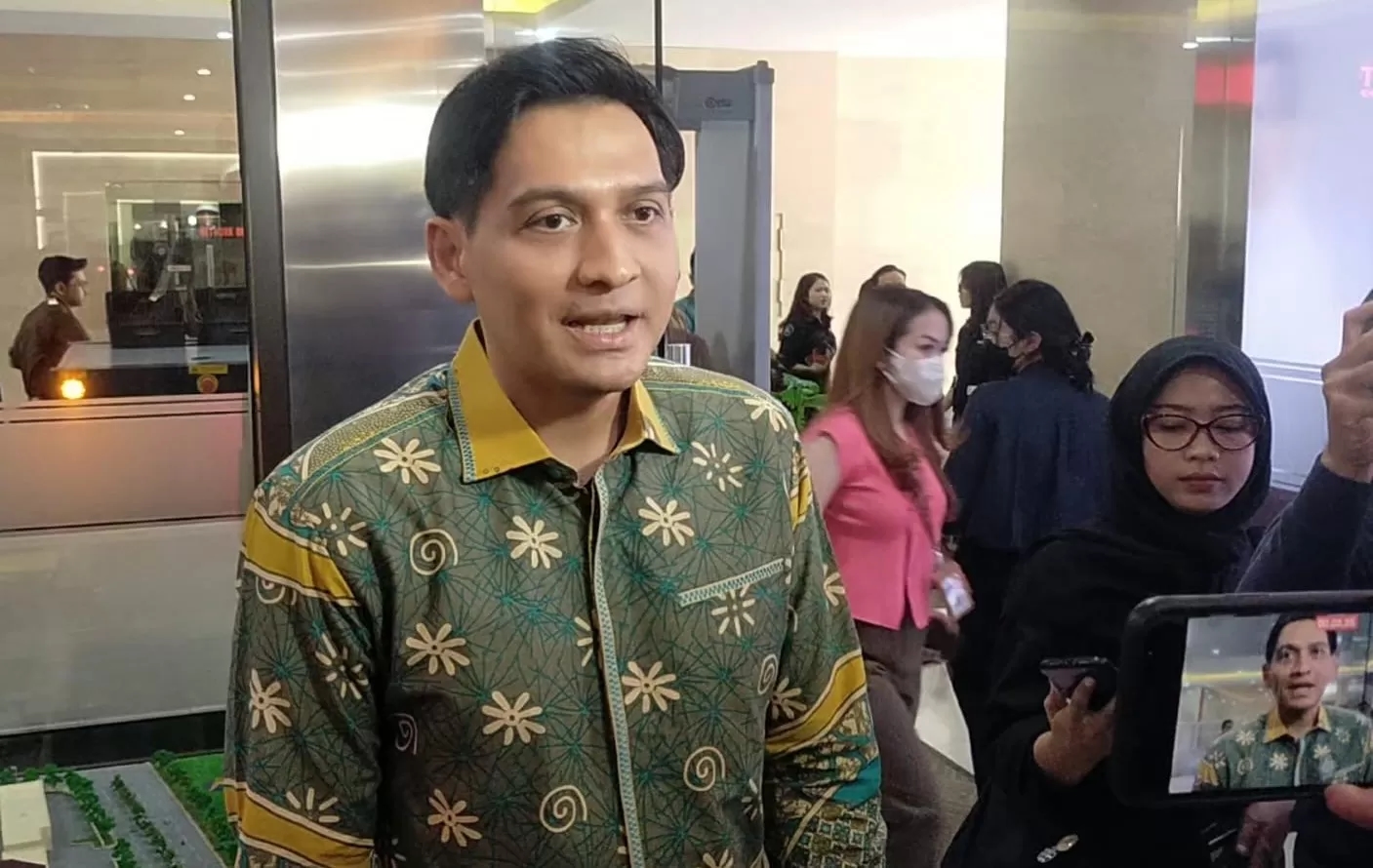Terancam Sanksi usai Libur Tanpa Izin, Lucky Hakim Ngaku Tak Tahu Ada Aturan Pejabat di Lebaran 2025