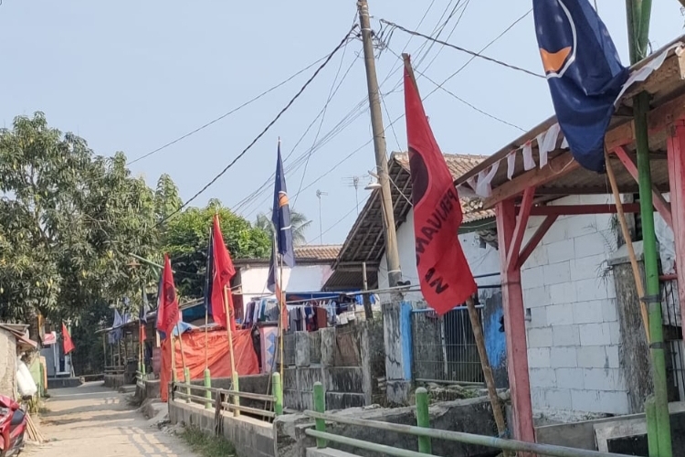 Belum Masuk Jadwal Kampanye, Bawaslu Diminta Tertibkan Baliho Bacaleg dan Bendera Parpol