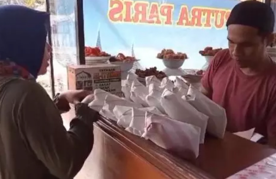 Penjual Nasi Padang Terpaksa Kurangi Porsi Akibat Tingginya Harga Beras, Para Pelanggan Pasrah
