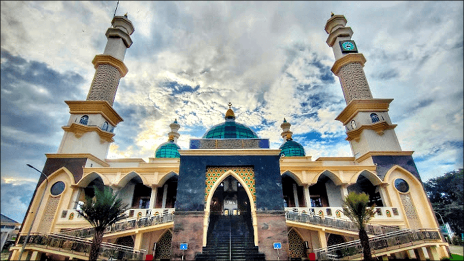 Sebelum Meninggal, Pengusaha Gresik Bangun Masjid Rp. 100 M, dan Wakafkan 350 Ha Tanah Untuk Biaya Operasional