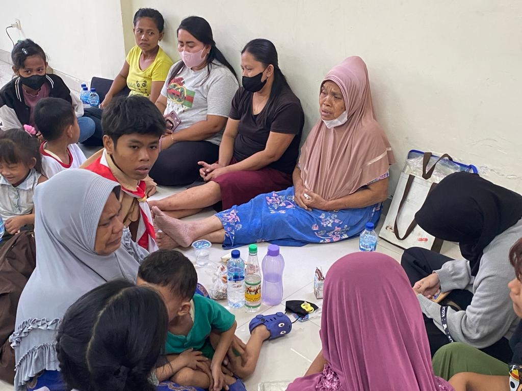 Terpapar Asap Kebakaran TPA Rawa Kucing Tangerang, Warga Neglasari Alami Sesak Napas dan Perih Mata