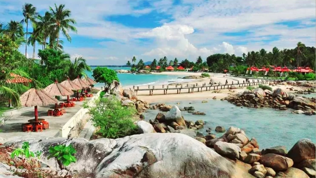 Destinasi Wisata Pantai Parai Tenggiri,Cuma Bayar Tiket Rp25 Ribu Sudah Seperti Milik Sendiri