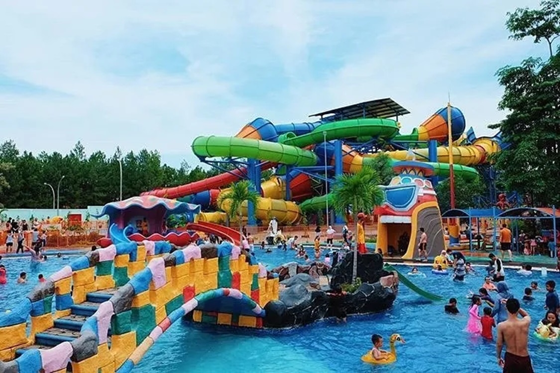 Destinasi Wisata Amsterdam Waterpark, Wahana Air Bernuansa Belanda