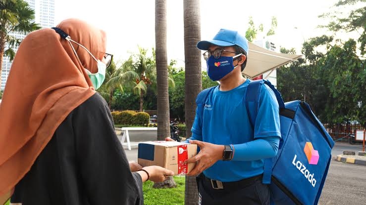 Tak Mau Bayar Paket COD, Kurir Lazada Dilempar Batu
