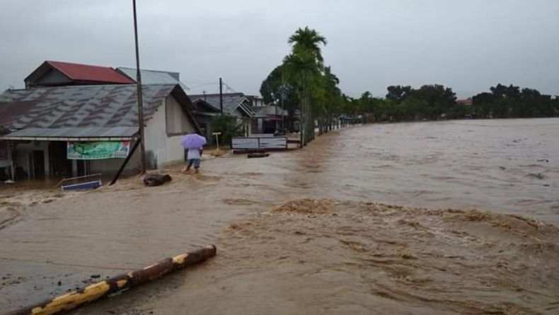 Banjir di Kota Padang Menggenangi Beberapa Lokasi, di Banuaran Tergenang 1 Hingga 1,5 Meter