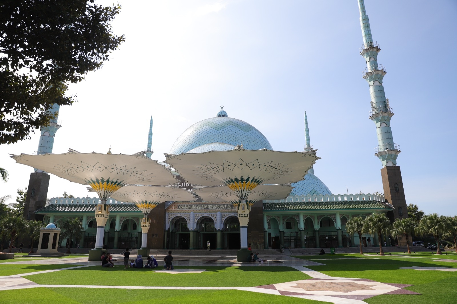 Besok, Syekh Khalid Abdul Kafi Pimpin Salat Tarawih di Masjid Raya Al Azhom Tangerang