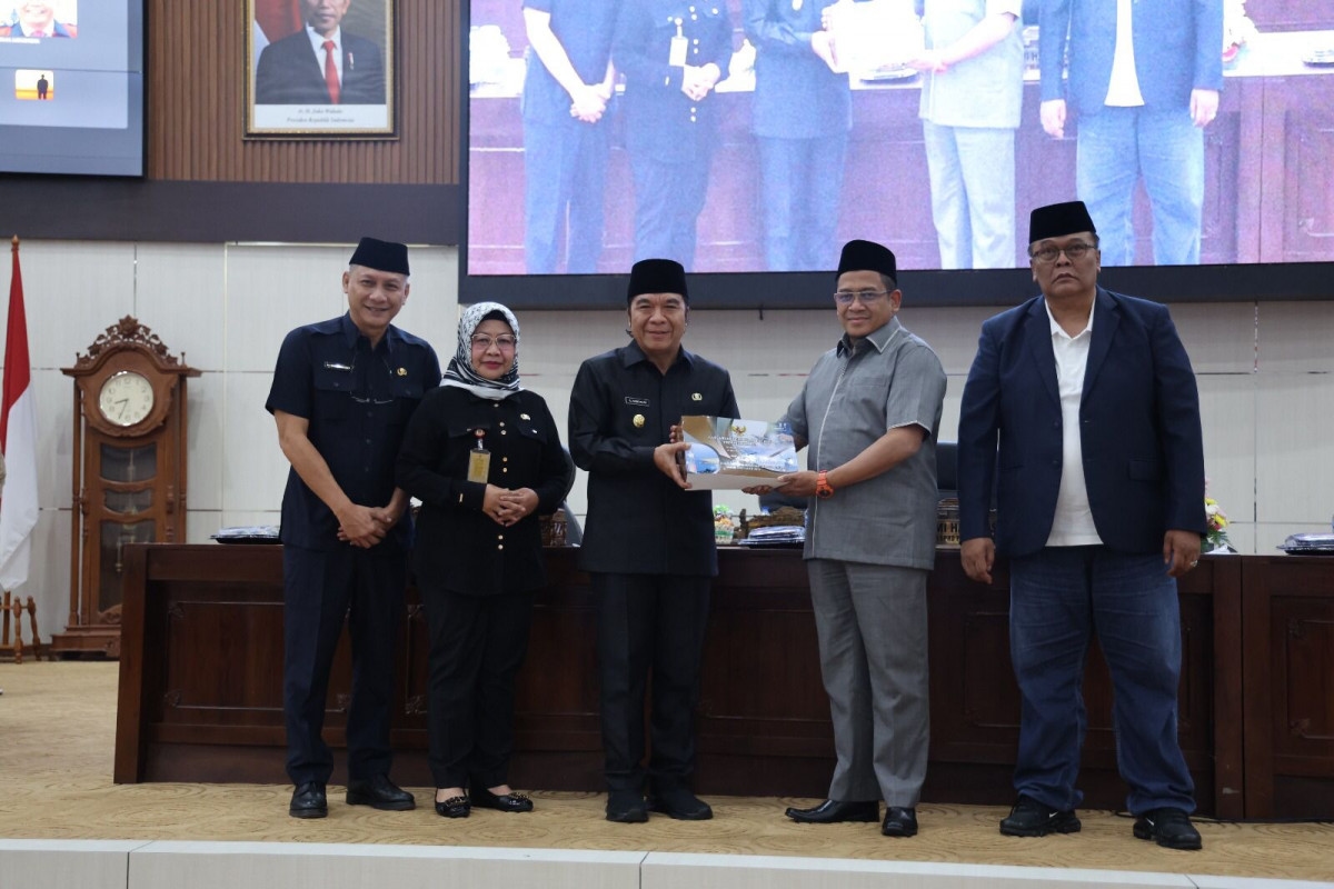 Pj Gubernur Banten Al Muktabar: Perubahan APBD 2024 Menitikberatkan Belanja Daerah Yang Mendesak dan Prioritas Bagi Masyarakat