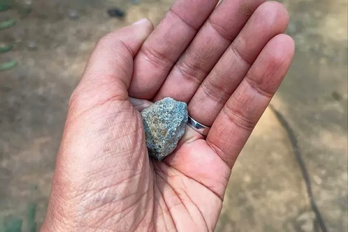 Mitos atau Fakta, Mengantongi Batu Dapat Menahan Keinginan Buang Air