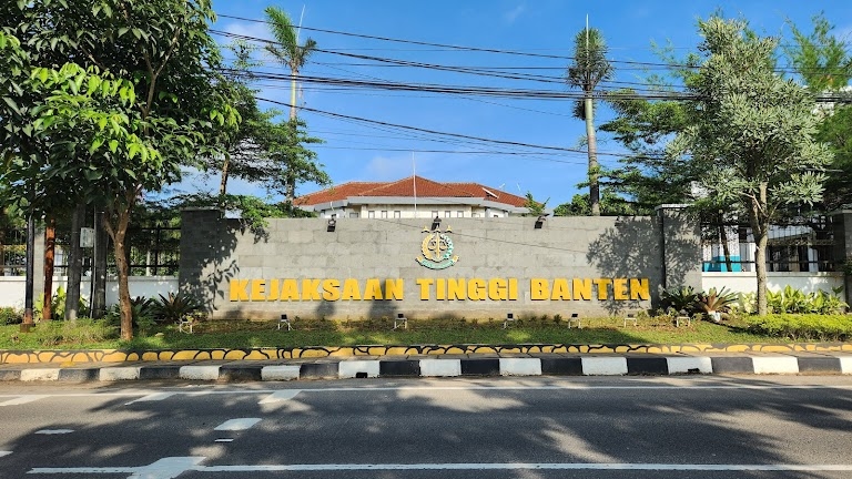 Jelang Pencoblosan Pilkada, Kejati Banten Lakukan Politisasi Hukum? 