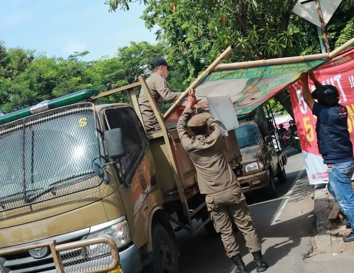 Masa Tenang Pilkada 2024, Satpol PP Kota Tangerang Tertibkan Alat Peraga Kampanye (APK)
