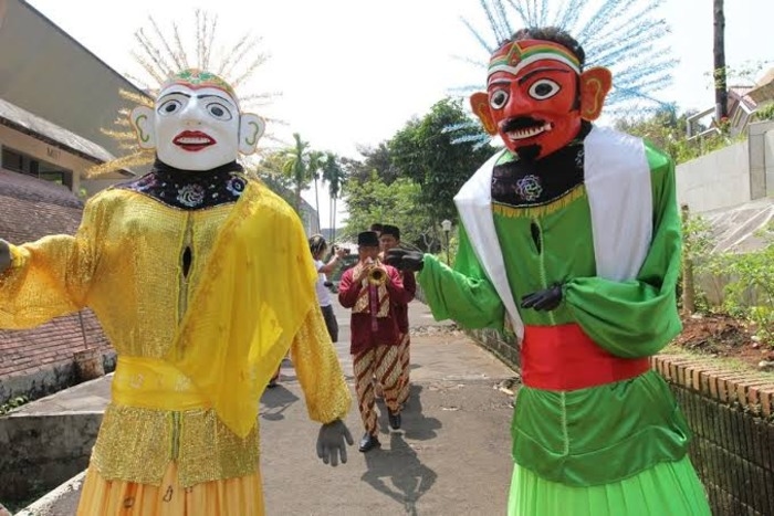 Pemprov DKI Jakarta Minta Ondel-ondel Jangan Ngamen di Jalan Lagi
