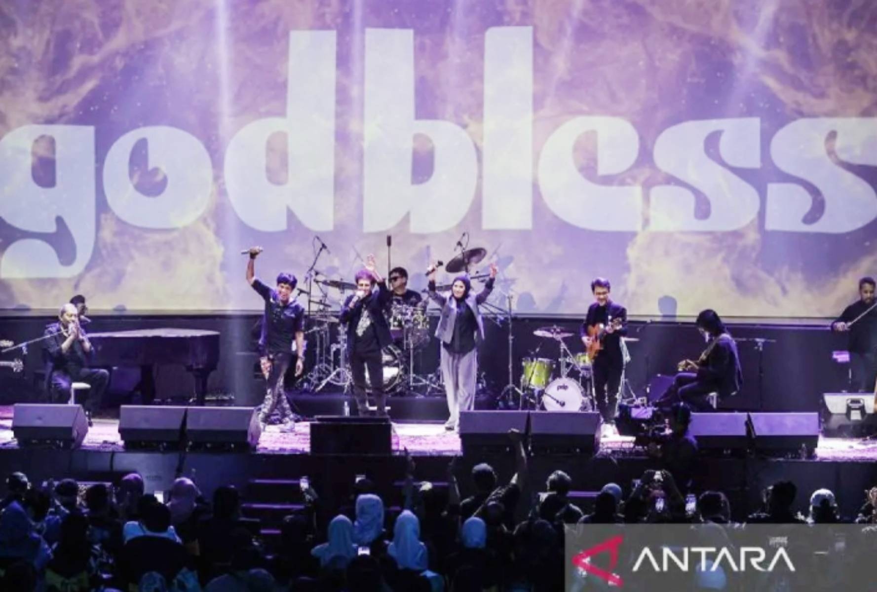 God Bless Getarkan GBK! Rock Legendaris Bakar Semangat Timnas Indonesia di Kualifikasi Piala Dunia 2026!