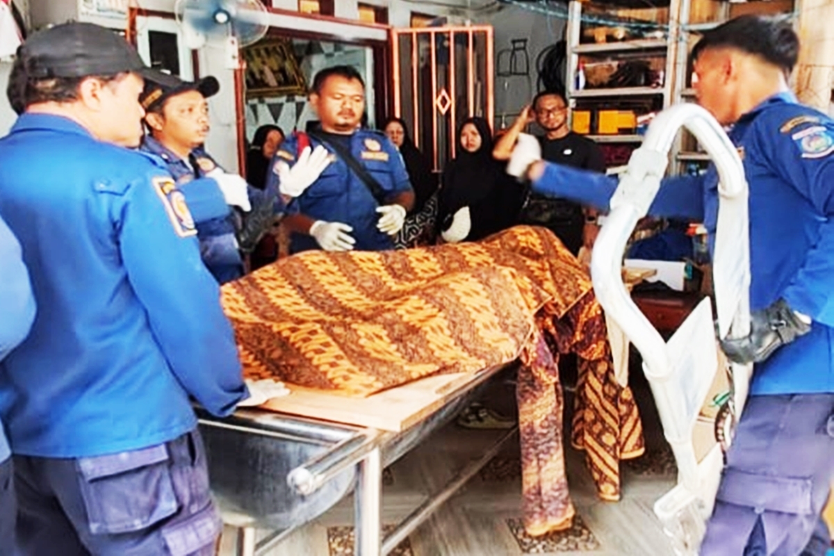 KISAH HARU! Damkar Tangsel Evakuasi Jenazah Seberat 150 Kg di Gang Sempit Pondok Aren