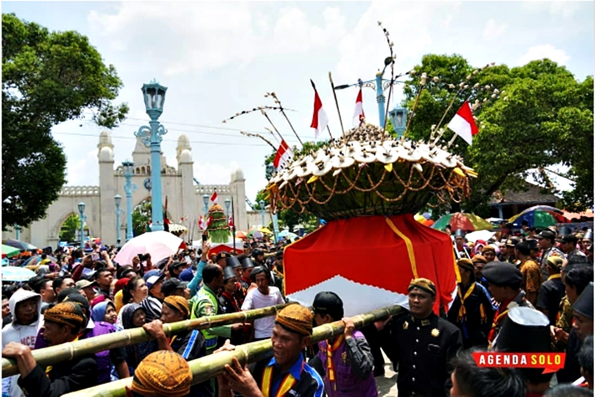 Besok Grebeg Maulud di Solo: Membongkar Makna Tradisi Rebutan Gunungan yang Penuh Berkah
