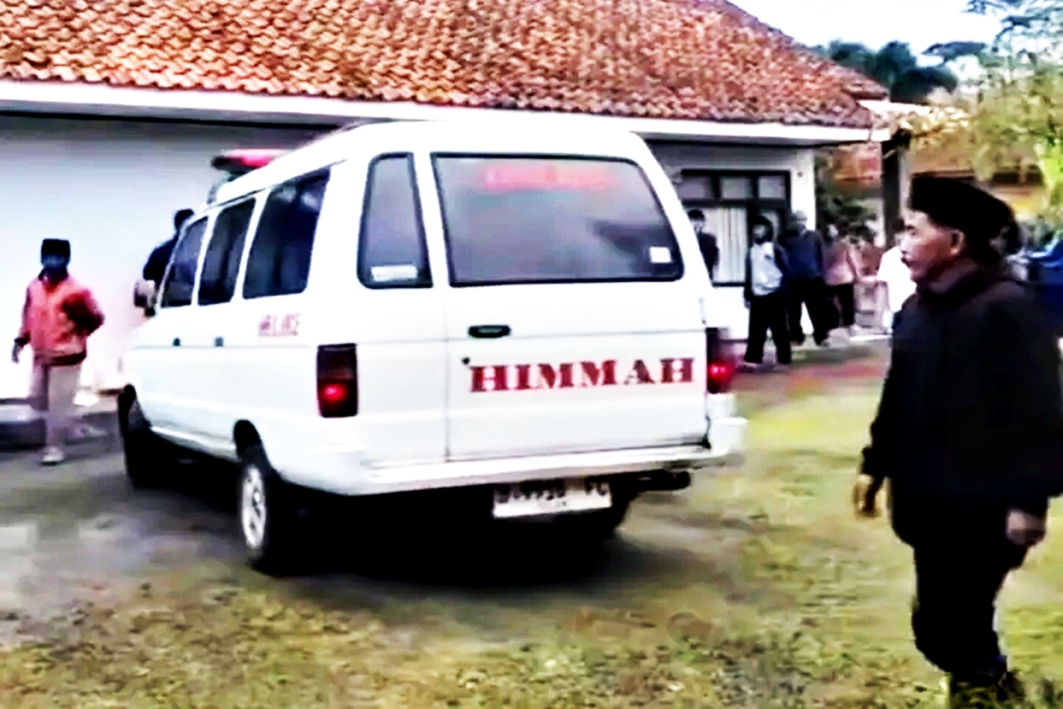 TUGAS MULIA: Kisah Sopir Ambulance yang Wafat,Tepat Setelah Antar Jenazah Sampai ke Rumah Duka