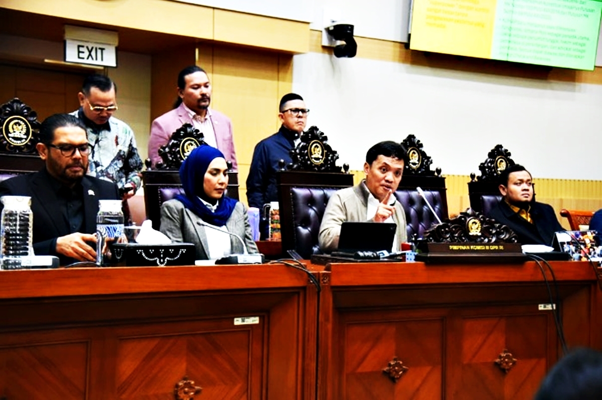 KUHAP Baru Memicu Badai Kontroversi: Pasal 'Keadaan Mendesak' dan Transparansi Disorot Tajam!