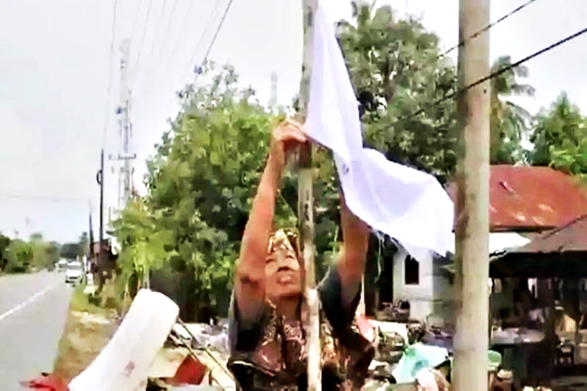 BUKAN MENYERAH BIASA: ‘Bendera Putih’ di Aceh Tamiang, Isyarat Jeritan Hati Rakyat yang Terlantar Pasca-Banjir Bandang Perlu Perhatian