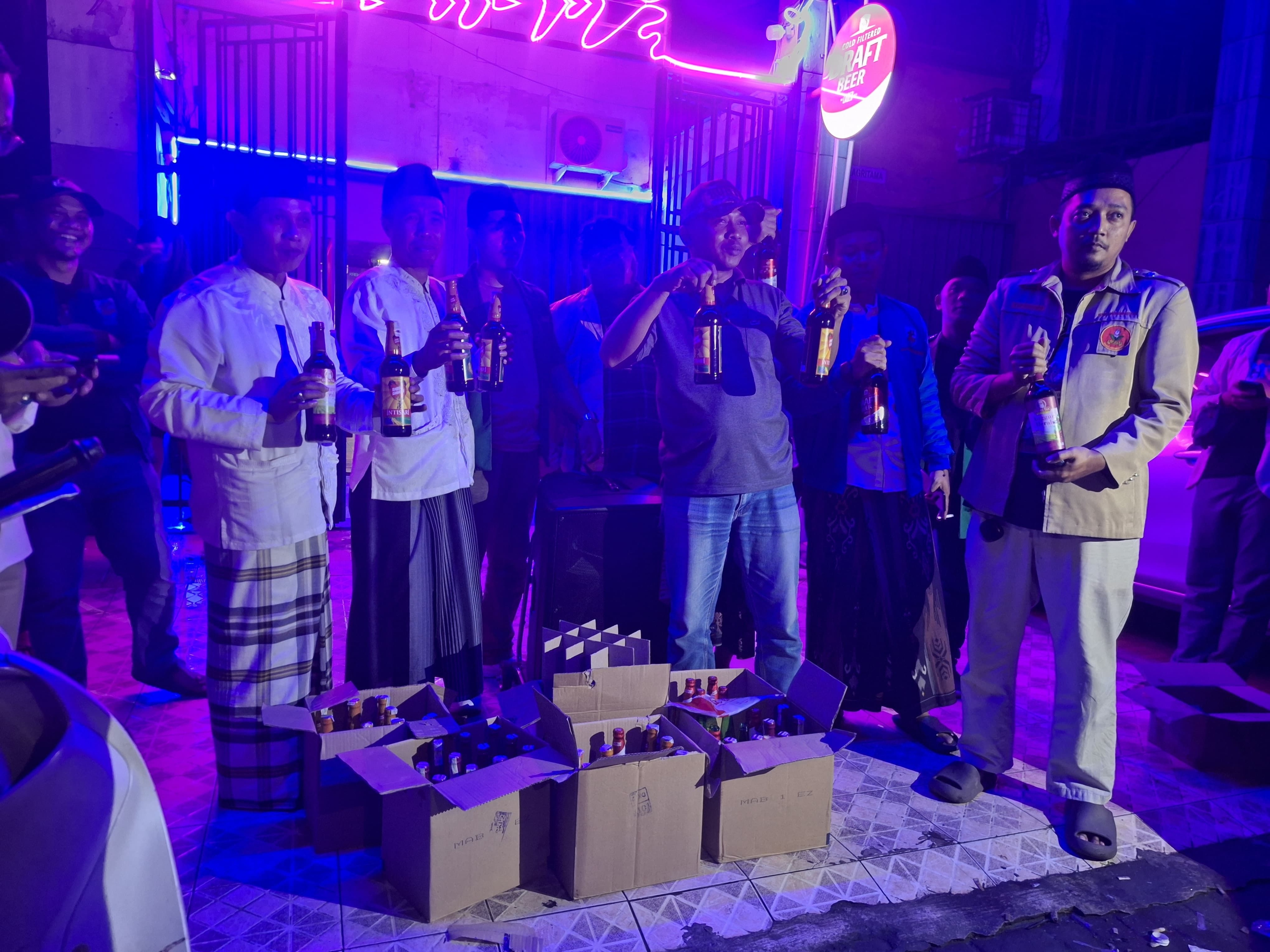 Twin Cafe Digerebek Warga, Diduga Langgar Perda Kota Tangerang