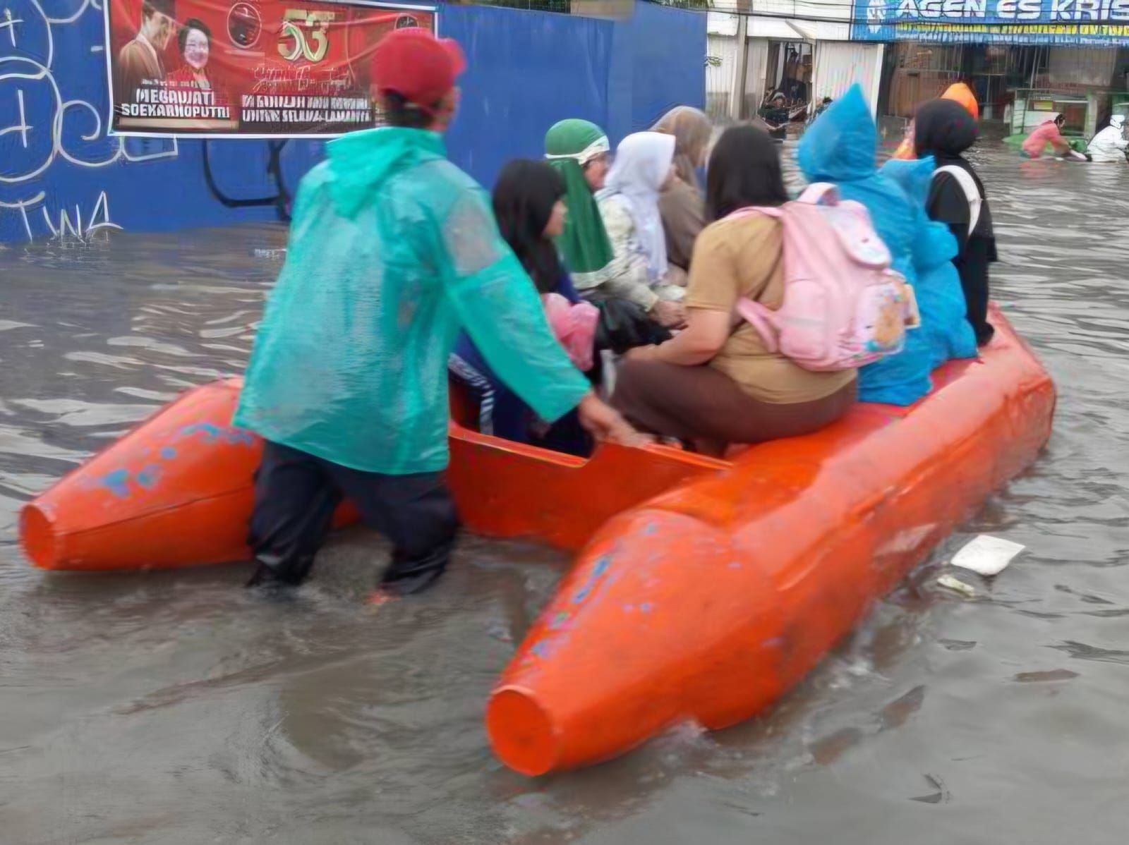 Cuaca Ekstrem Picu Banjir dan Pohon Tumbang di Sejumlah Wilayah Kota Tangerang