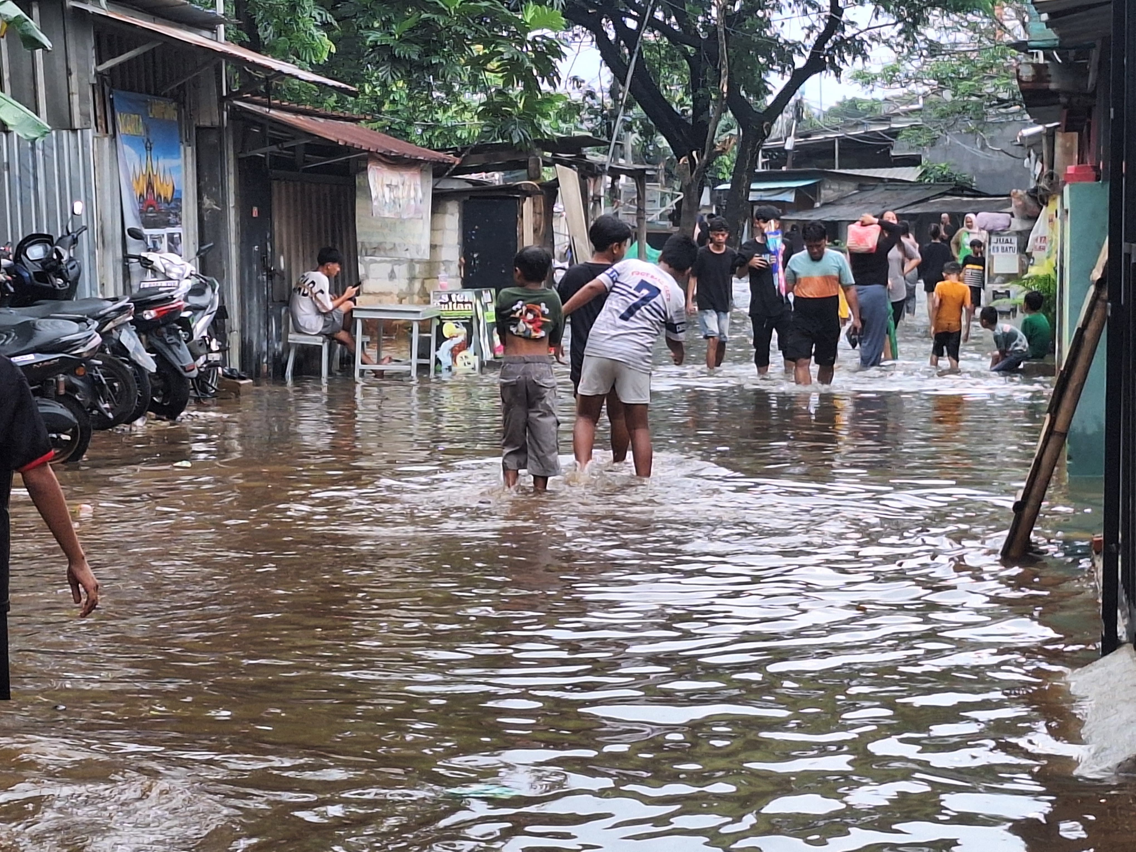 Banjir di Dua Kelurahan Karang Tengah, Warga Duga Terkait Sodetan di Kawasan Puri 11