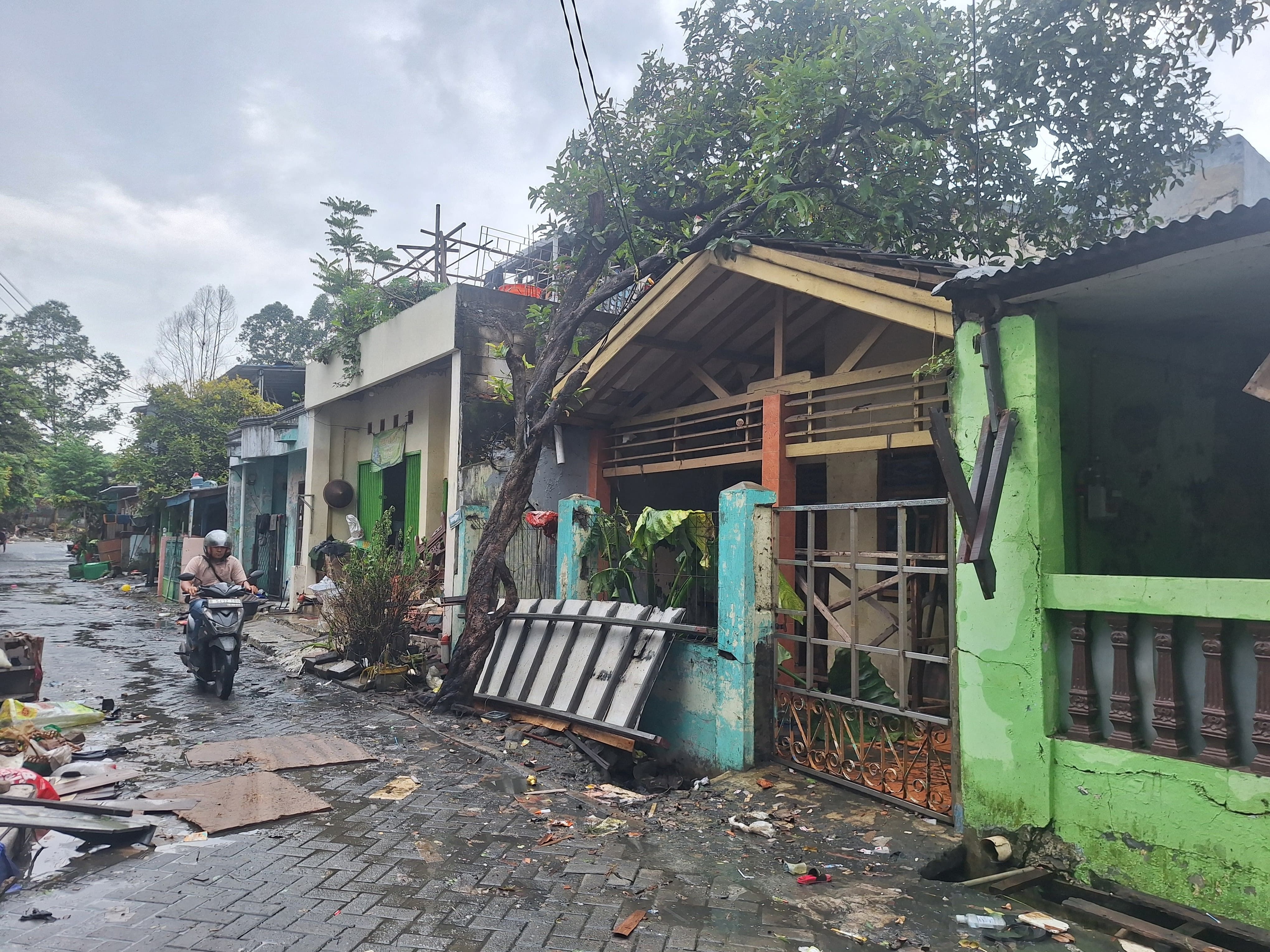 Tak Punya Pilihan Selain Bertahan, Warga Periuk Damai Hidup Berdamai dengan Banjir