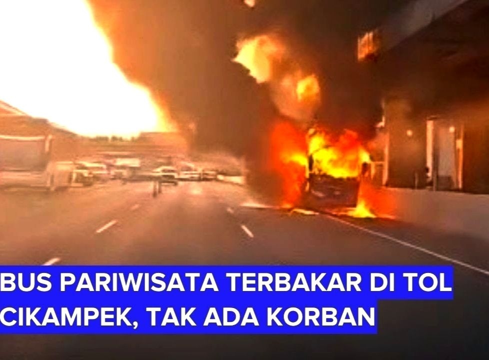 Detik-Detik Mencekam Bus Santriwati Asal Lampung Terbakar di Tol Japek: Bau Hangus di Balik Perjalanan Ziarah