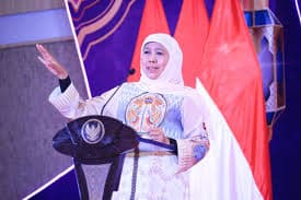 Khofifah Perkuat Semangat Siswa Sekolah Rakyat Lewat Safari Bansos Ramadhan di Jawa Timur