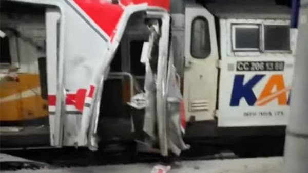 Tabrakan Maut KRL vs KA Argo Bromo di Bekasi Timur, 2 Orang Tewas 
